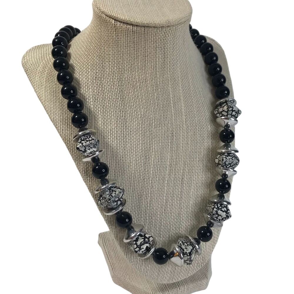 Vintage Fashion Beaded Necklace Fashion Jewelry Black White Silver-tone